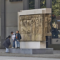 Z-Files #31: De Bijenkorfsteen